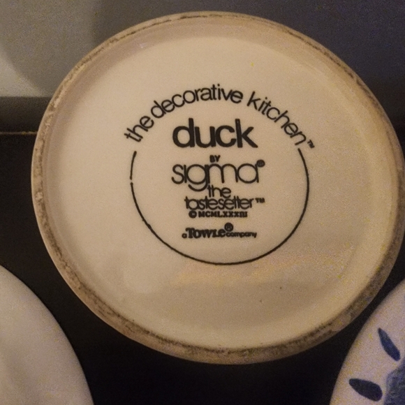 2 Vintage “DUCK” Ceramic Plates and 1 Mug by SIGMA THE TASTESETTER Blue /White - Picture 7 of 8